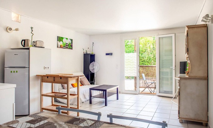 Allauch Apartment | Relax in this vacation apartment in the quiet hill town of Allauch.