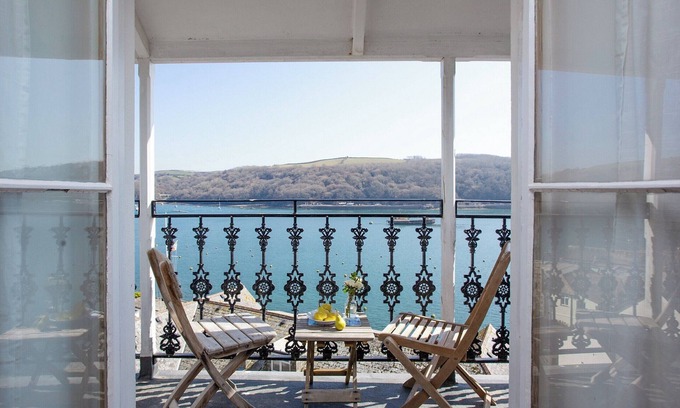 Fowey Cottage | Relax on the balcony and watch the boats sail by.