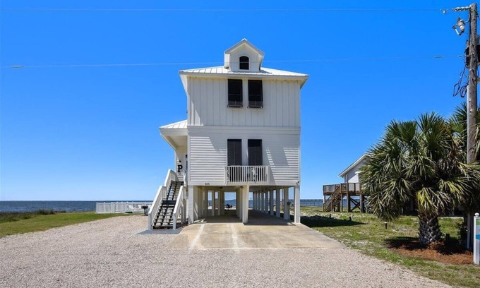 St. George Island House | RELAX ON THE GREAT DECK overlooking the Apalachicola Bay!