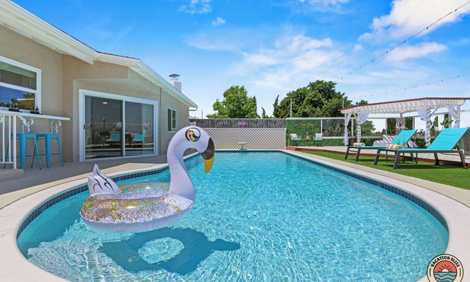 San Carlos House | Relax & Play-Pool, Spa, Views + Guest House!