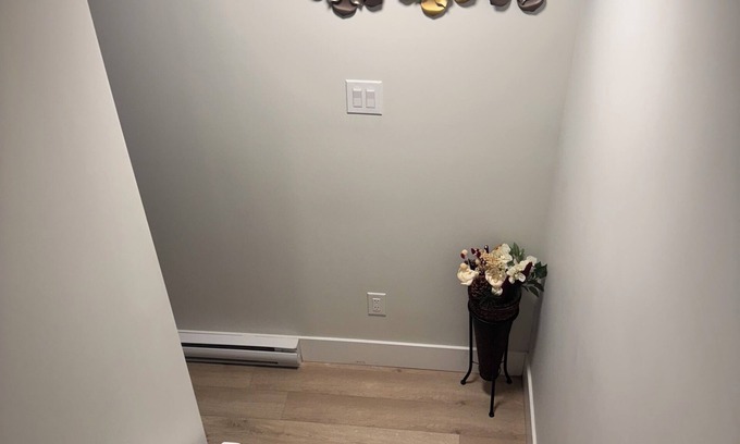 Moncton House | Relax with the family at our cozy &stylish home. Located in the heart of Moncton