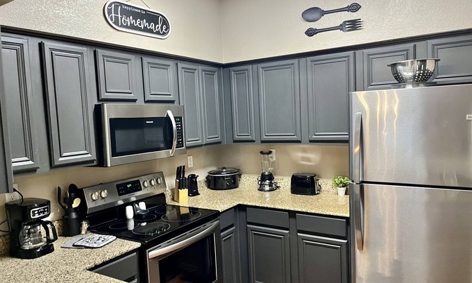 Afton House | Relax with the whole family in this great townhouse on popular Monkey Island!