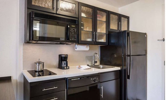 Nassau Bay Hotel | Relaxation and Comfort in Houston! 2 Modern Units, Full Kitchen, Pets Allowed!