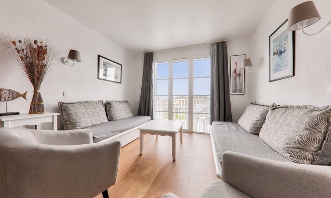 Arzon Apartment | Relaxation and harbour views in Arzon - Pool