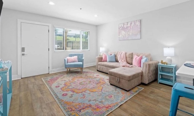 Clarksville Apartment | Relaxed Cotton Candy Themed 2BDRM APT w/Pool