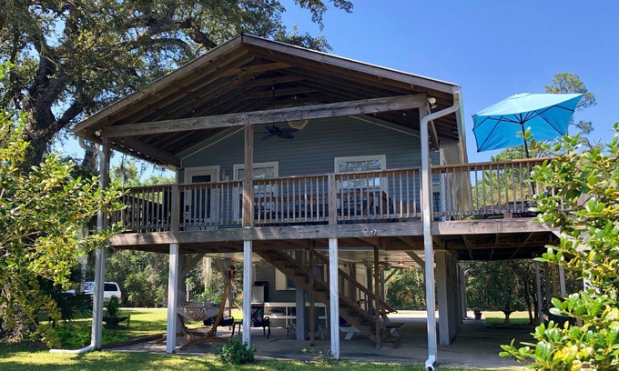 Bay St Louis House | Relaxed waterfront home nestled under a shady oak about 2 miles to Old Town