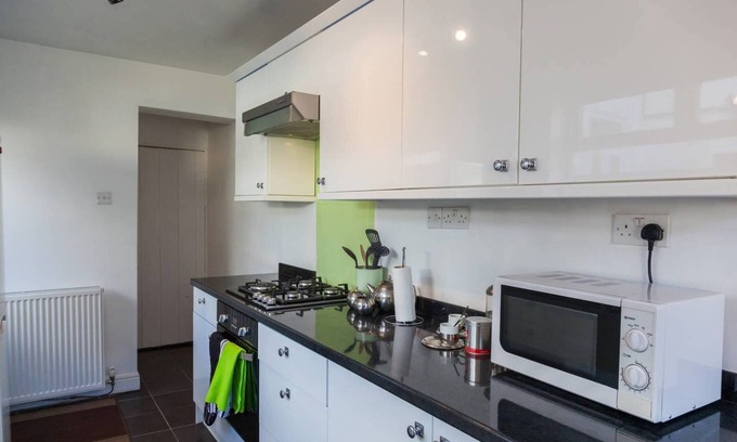 Guisborough House | Relaxing 2-bed House Guisborough - Sofabed Option