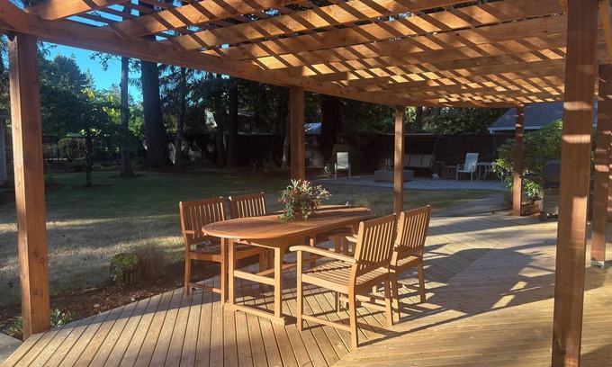 Lakewood House | Relaxing 3BDR Rancher with Fire-Pit Ferns and Firs