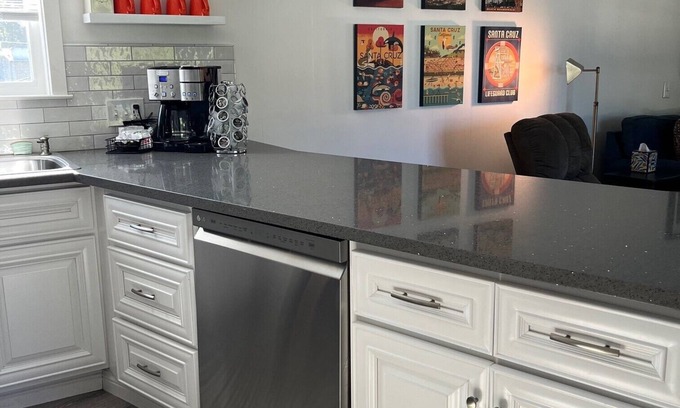 Seabright Apartment | Relaxing 3BR Family Get Away Walk to Santa Cruz Beach Boardwalk