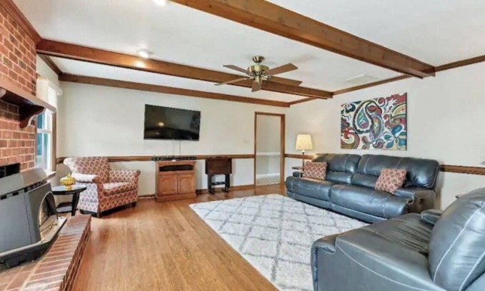 Hampton House | Relaxing 3BR Waterfront Escape Sleeps 6