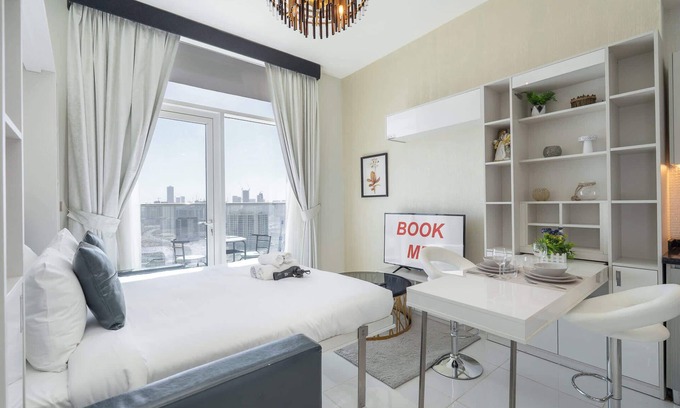 Al Barsha Apartment | Relaxing and Gorgeous Studio in Miraclz by Danube