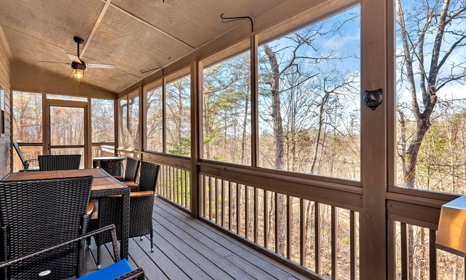 Young Harris Cabin | Relaxing Cabin-Fireplace-Hot Tub-Game Room