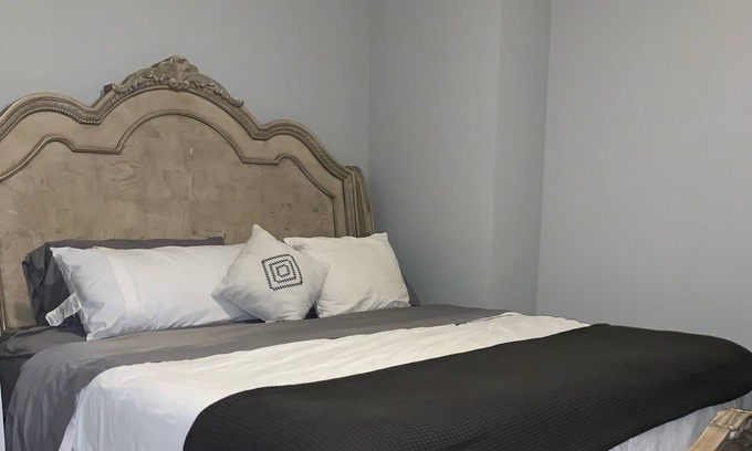 Garden Hills Condo | RELAXING COMFY AND SOOTHING