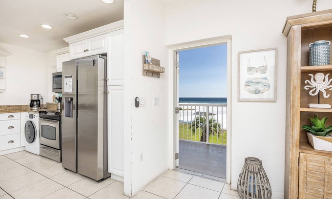 Siesta Key Condo | Relaxing Condo on Siesta Key with Pool Access and Beach Views!