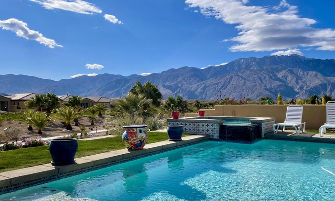 Palm Springs House | Relaxing Getaway with Gorgeous Mountain Views