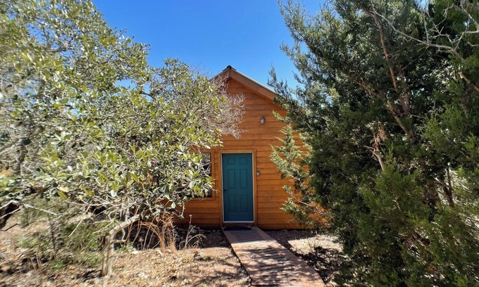 Fredericksburg Apartment | Relaxing Getaway at the Hideaway Cabin, Pet Friendly