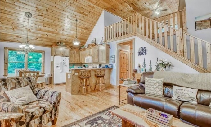 Sautee Nacoochee Cabin | Relaxing Helen, Ga Cabin Min from Helen, Sleeps 12 with Hot Tub & Firepit! n