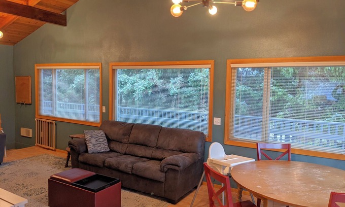 Rockaway Beach House | Relaxing home for families a short walk from the beach on a quiet street