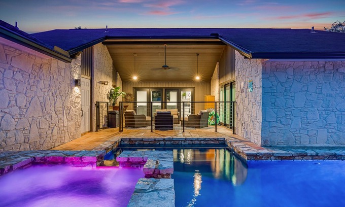 Ridgehaven House | Relaxing home with Pool&Spa in central location