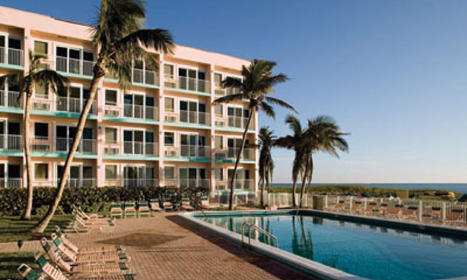 Pompano Beach Resort | Relaxing Intracoastal Waterway Cruises!