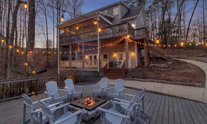 West Union House | Relaxing Lake Front Getaway