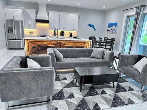 Port Charlotte House | Relaxing Little Getaway, Game Room!
