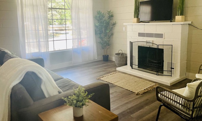 Ruidoso Cottage | Relaxing Mountain Cottage Getaway by the River
