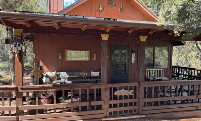 Payson Cabin | Relaxing Mountain Getaway, Rivers, Fishing, Trails, Waterfalls, Hiking, Cabin