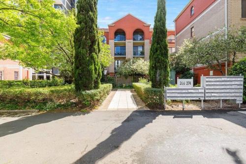 Adelaide Central Business District Apartment | Relaxing park view 2 bedrooms apartment Free Wi-Fi