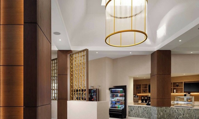 White Plains Hotel | Relaxing Pet Friendly King Room w/Easy Train Ride to New York City