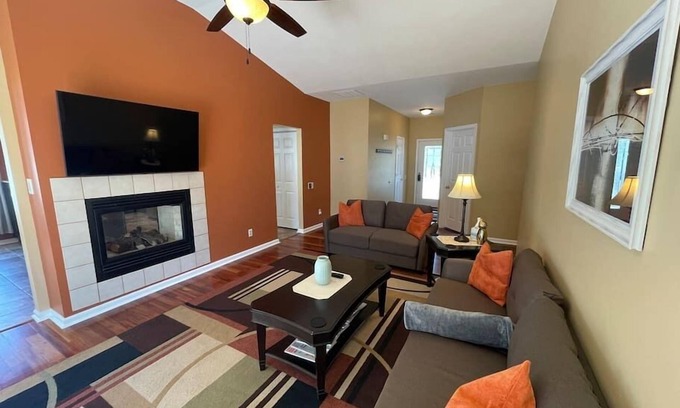 Bear House | Relaxing Ranch Getaway near Christiana Mall & University of Delaware!