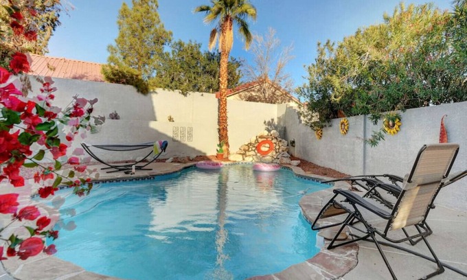North Las Vegas Apartment | Relaxing Rancho & Peaceful Pool 6 beds Kids Welcome NO PETS