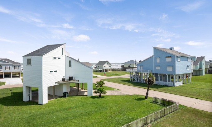 Galveston House | Relaxing Retreat with Beach View near Jamaica Beach -Discount for Weekly Booking