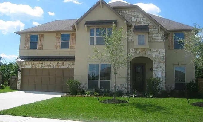 Klein House | Relaxing Spring Getaway – Stylish 4BR Home Close to Everything