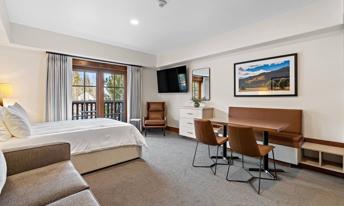Tamarack Condo | Relaxing Studio with Balcony