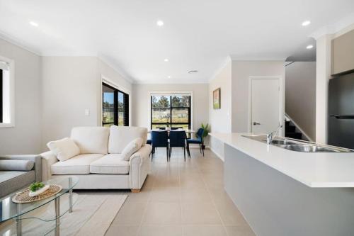 Austral House | Relaxing Two-Level Retreat in Austral, NSW