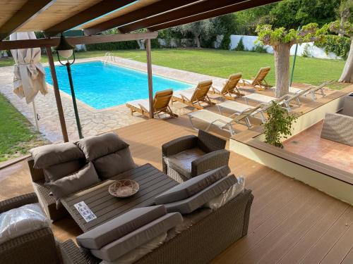 Palaia Fokaia Villa | Relaxing Villa with Swimming Pool and Garden