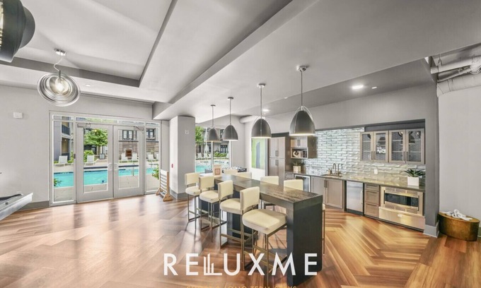 Fourth Ward Apartment | Reluxme | 2BR Uptown High Rise w/King Beds & Pool