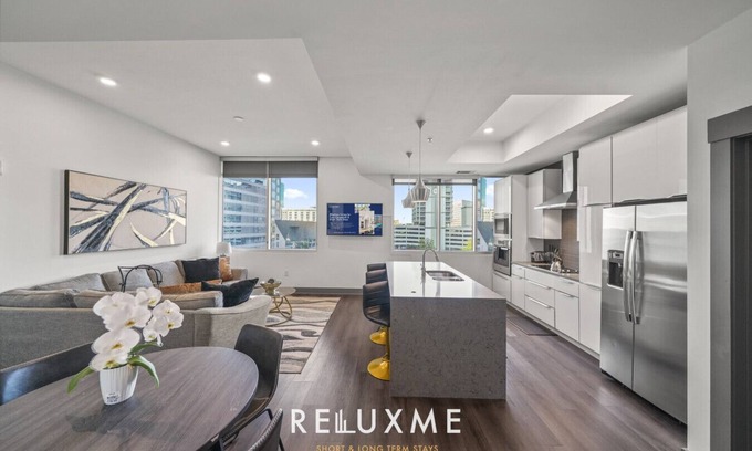 Second Ward Condo | Reluxme | Uptown 3BR Lux High Rise w/Skyline🌇