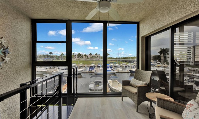 Old Naples Condo | Remodeled 2/2 + Bonus Rm Condo - Waterfront in Downtown Naples - Covered Parking