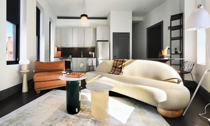 Downtown Pittsburgh Apartment | Remodeled 2BR Downtown – Near Acrisure Stadium