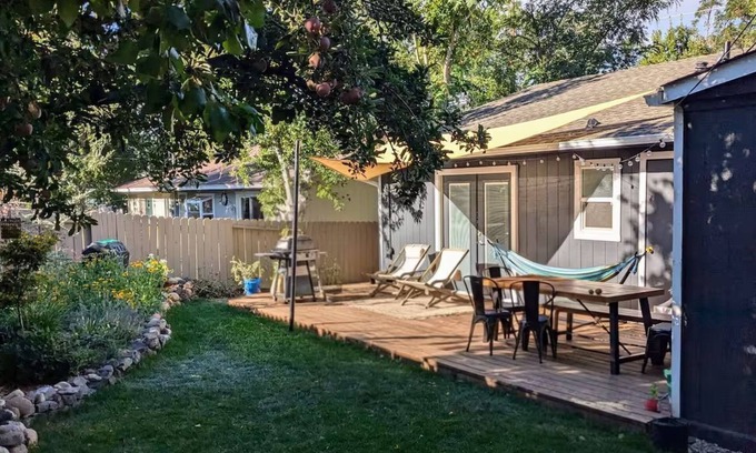Old Southwest House | Remodeled 3BR Midtown Gem: Walkable, WFH Ready, Backyard Garden & Family Perfect
