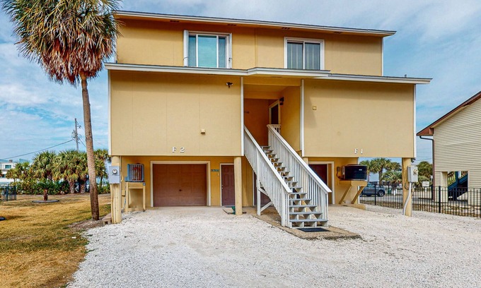 Pensacola Beach House | Remodeled beachside townhome w/Gulf views and pools - snowbirds welcome