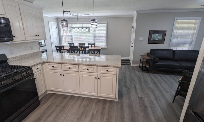 Augusta House | Remodeled Bungalow walking distance to Augusta National