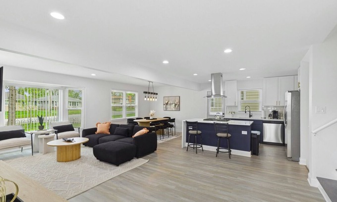 Homewood House | Remodeled Charming Home,Backyard w/Pergola,Pool/Ping Pong Game Room, Homewood IL