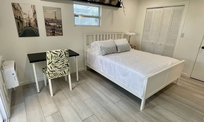 New Town Cottage | Remodeled cozy retreat - Key West
