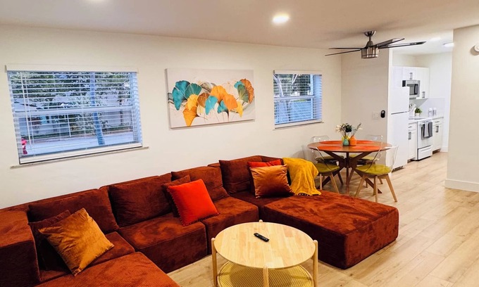 Highland Garden House | Remodeled Hollywood Beach 2BDx2BA with Parking, WIFI, AC