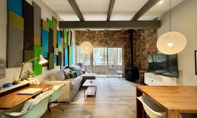 Mammoth Lakes House | Remodeled Pet Friendly Hexagon Haus