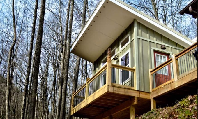 Robbinsville Cabin | Remote Tree-House Style Cabin in Nantahala National Forest