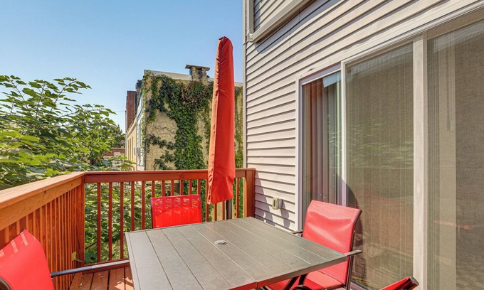 Point Breeze Condo | Remote Work Hub: Philly Condo 3 Mi to Center City!